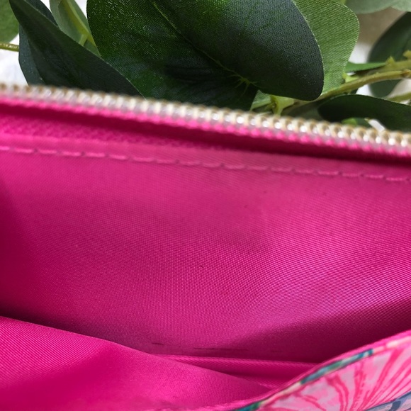 Lilly Pulitzer Wallet Wristlet Shell Pattern Pink - Picture 6 of 8